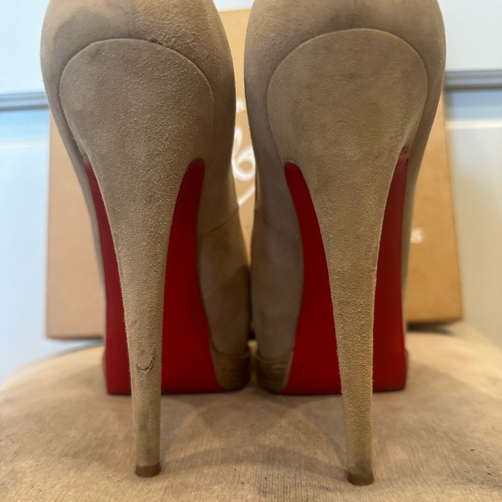 Christian Louboutin pumps w/box